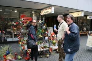 Tamara, Danny und Carsten und die Metallsklupturen