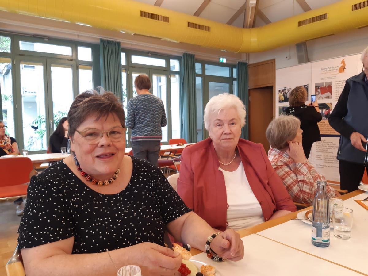 Von Links unsere liebe Freundin Petra und die liebe Helga