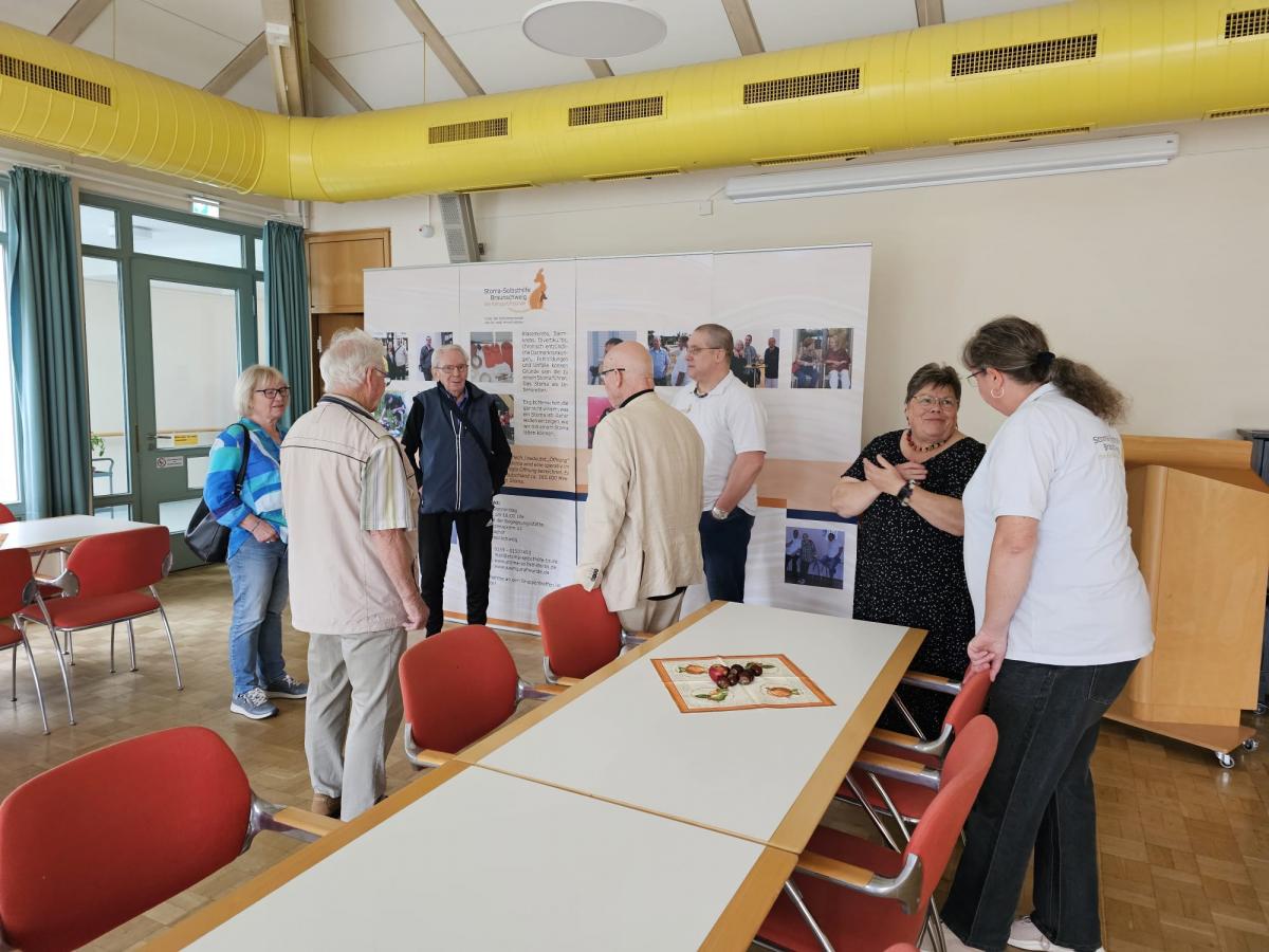 Erste Gespräche untereinander, bevor die Party losging