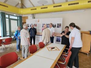 Erste Gespräche untereinander, bevor die Party losging