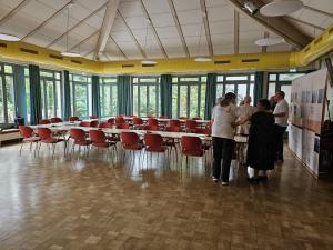 13:00 und der Saal füllt sich so langsam